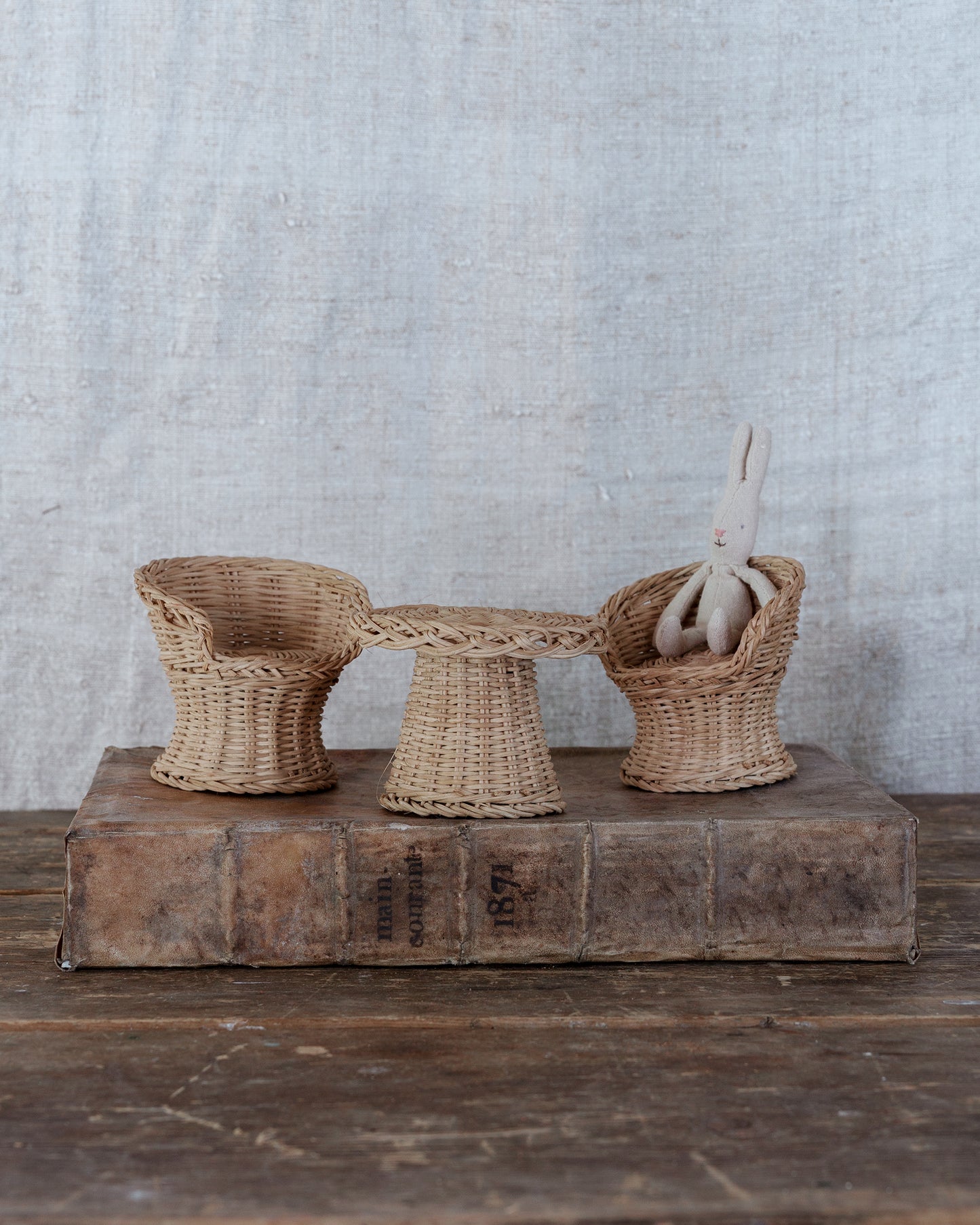 Les meubles de poupees