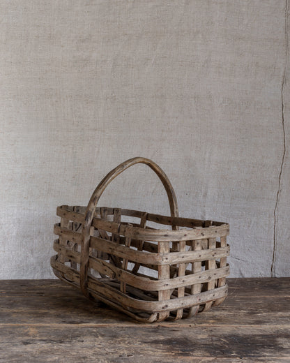 Le panier en bois ancien