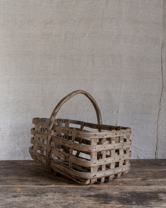 Le panier en bois ancien