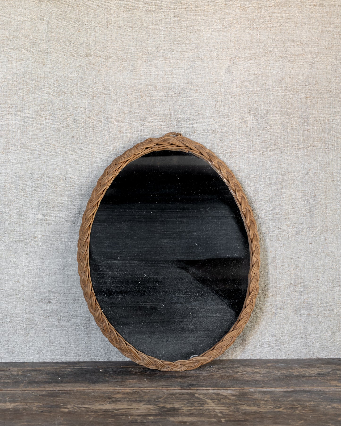 Le miroir en rotin