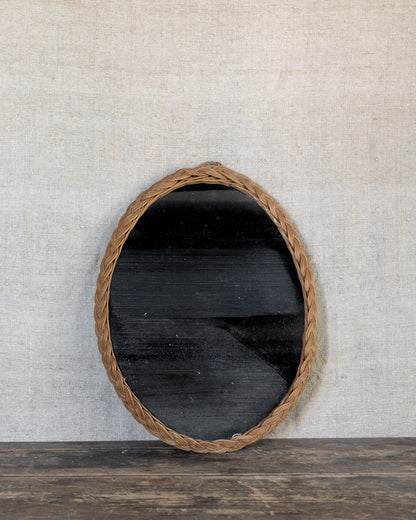 Le miroir en rotin