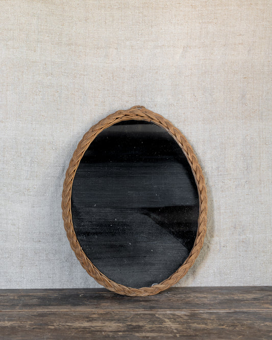 Le miroir en rotin